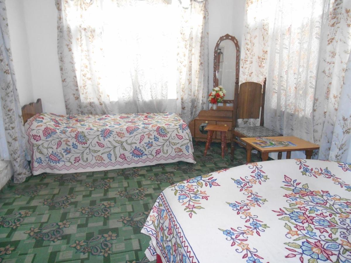 New World Apartment Srīnagar Екстериор снимка