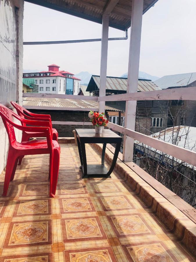 New World Apartment Srīnagar Екстериор снимка