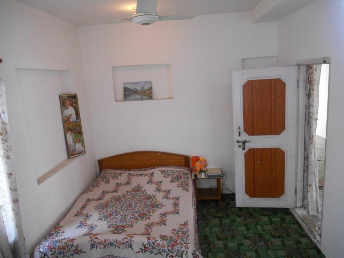 New World Apartment Srīnagar Екстериор снимка