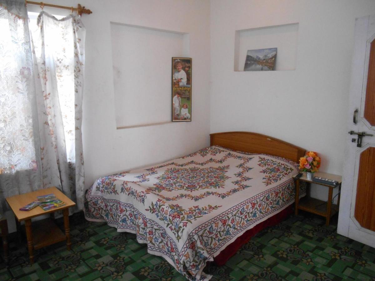 New World Apartment Srīnagar Екстериор снимка